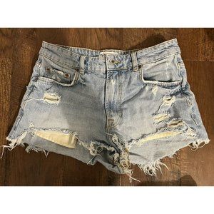 Zara The High Waist Short Shorts Size 6 Distressed Raw Hem Light Wash Womans
